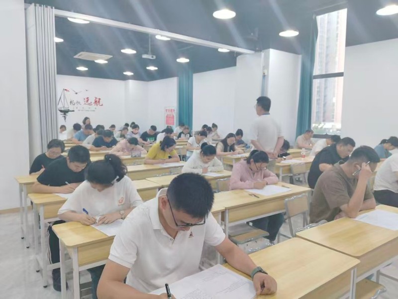 快递员碎片化求学圆梦管理岗晋升