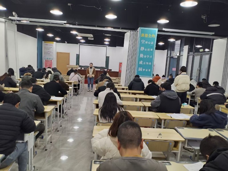 工厂操作工提升学历实现岗位晋升