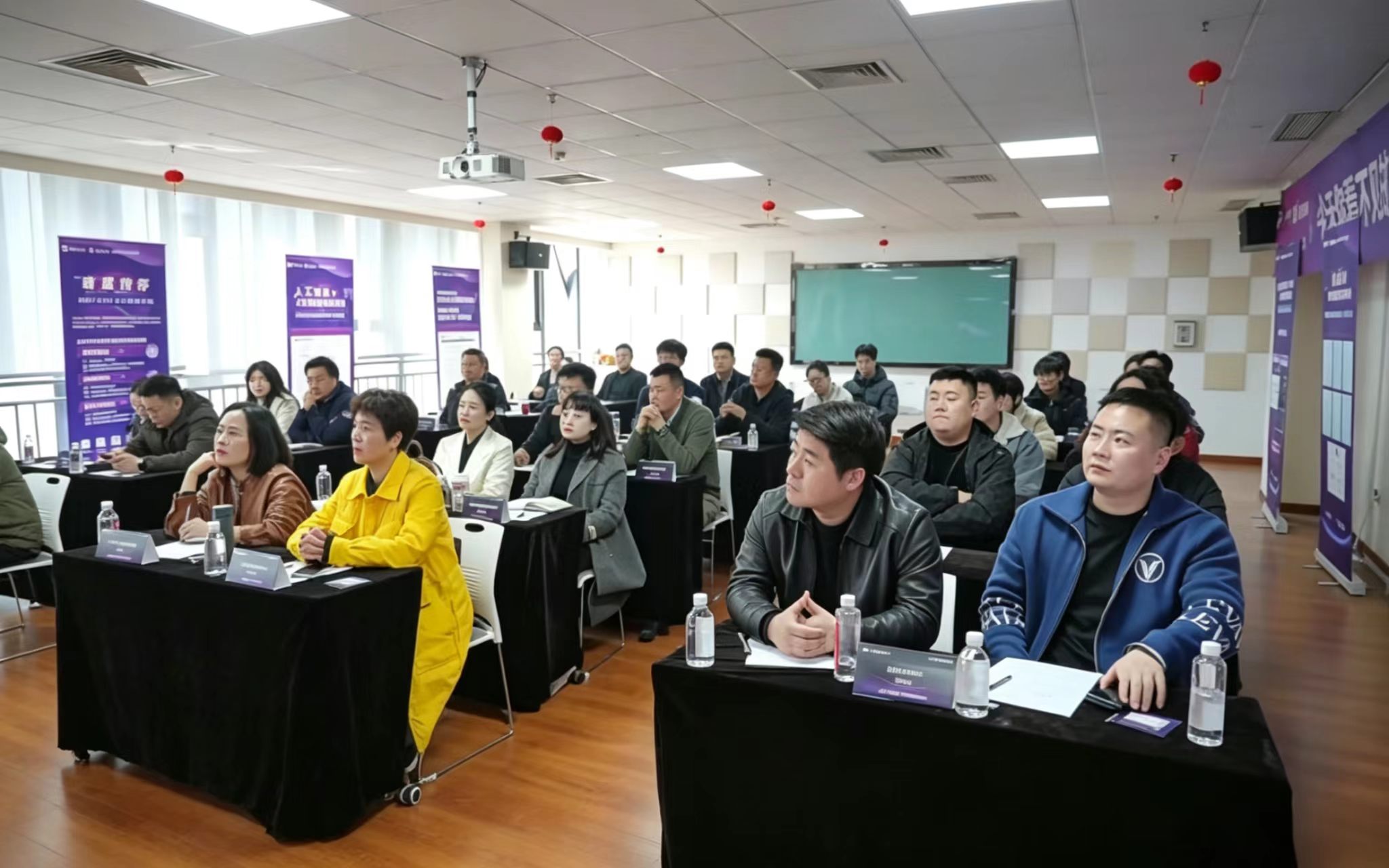 来自众多行业的企业家来学习