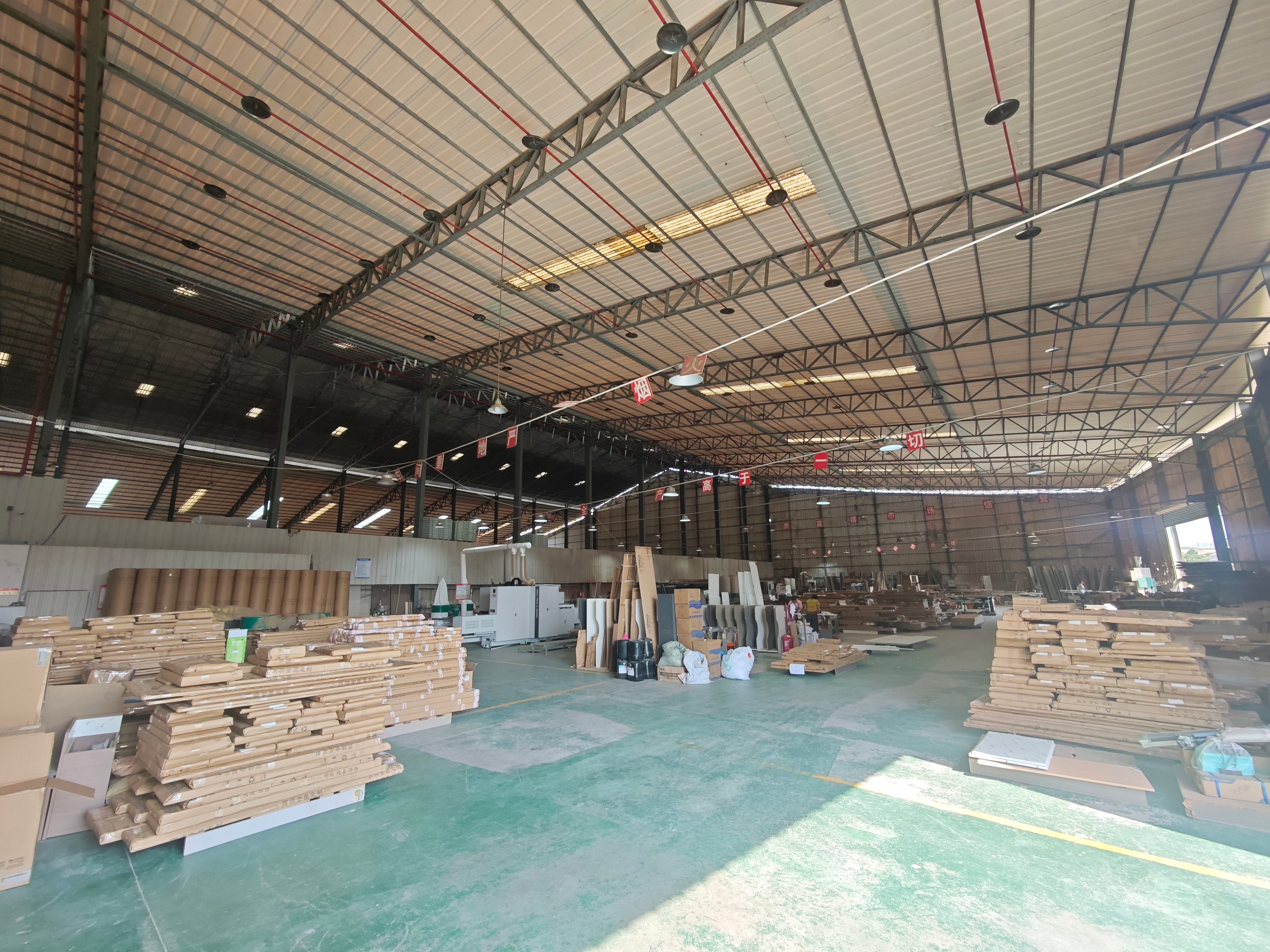 生产车间板材原料堆放实景