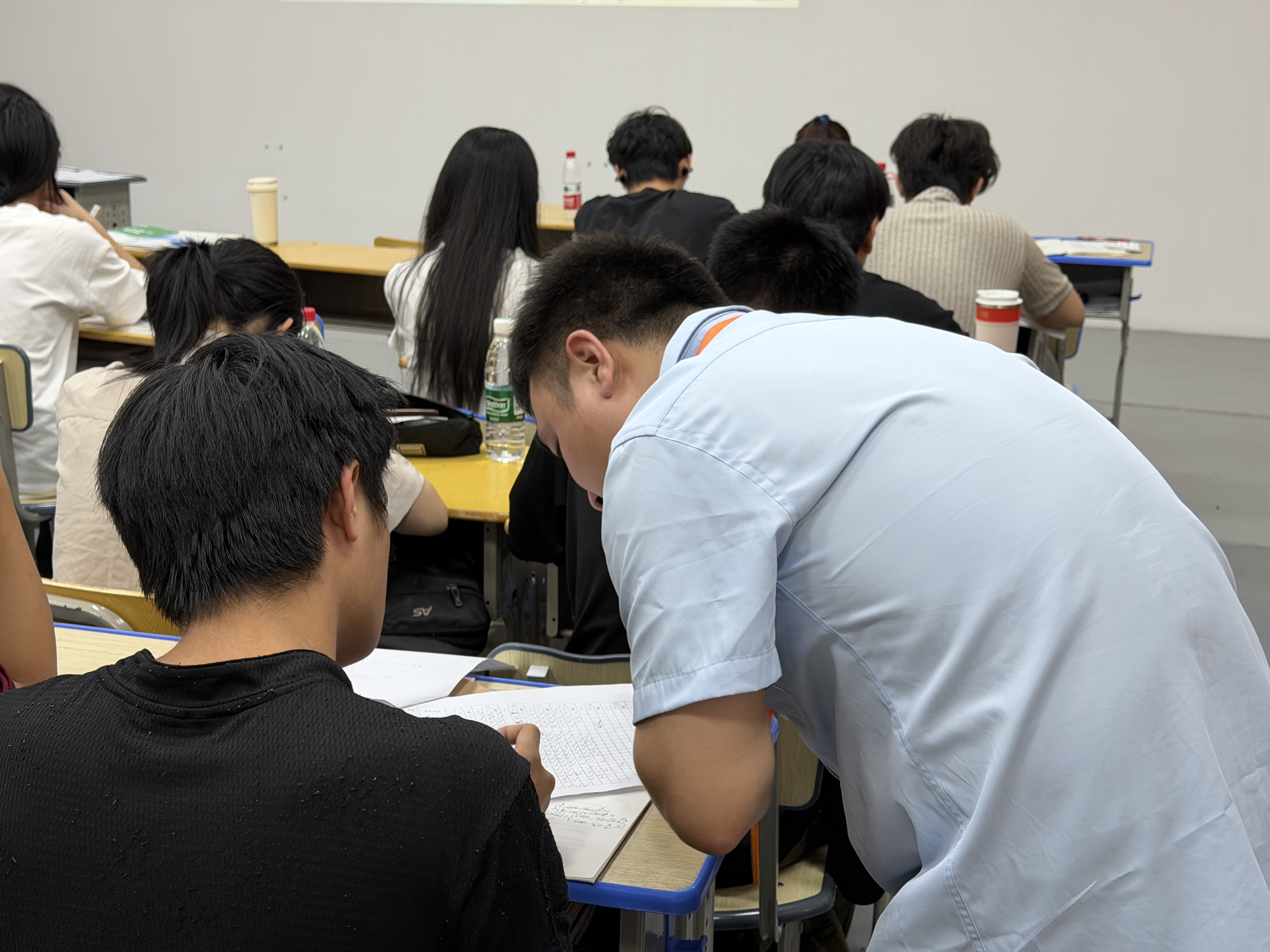老师巡堂现场解答