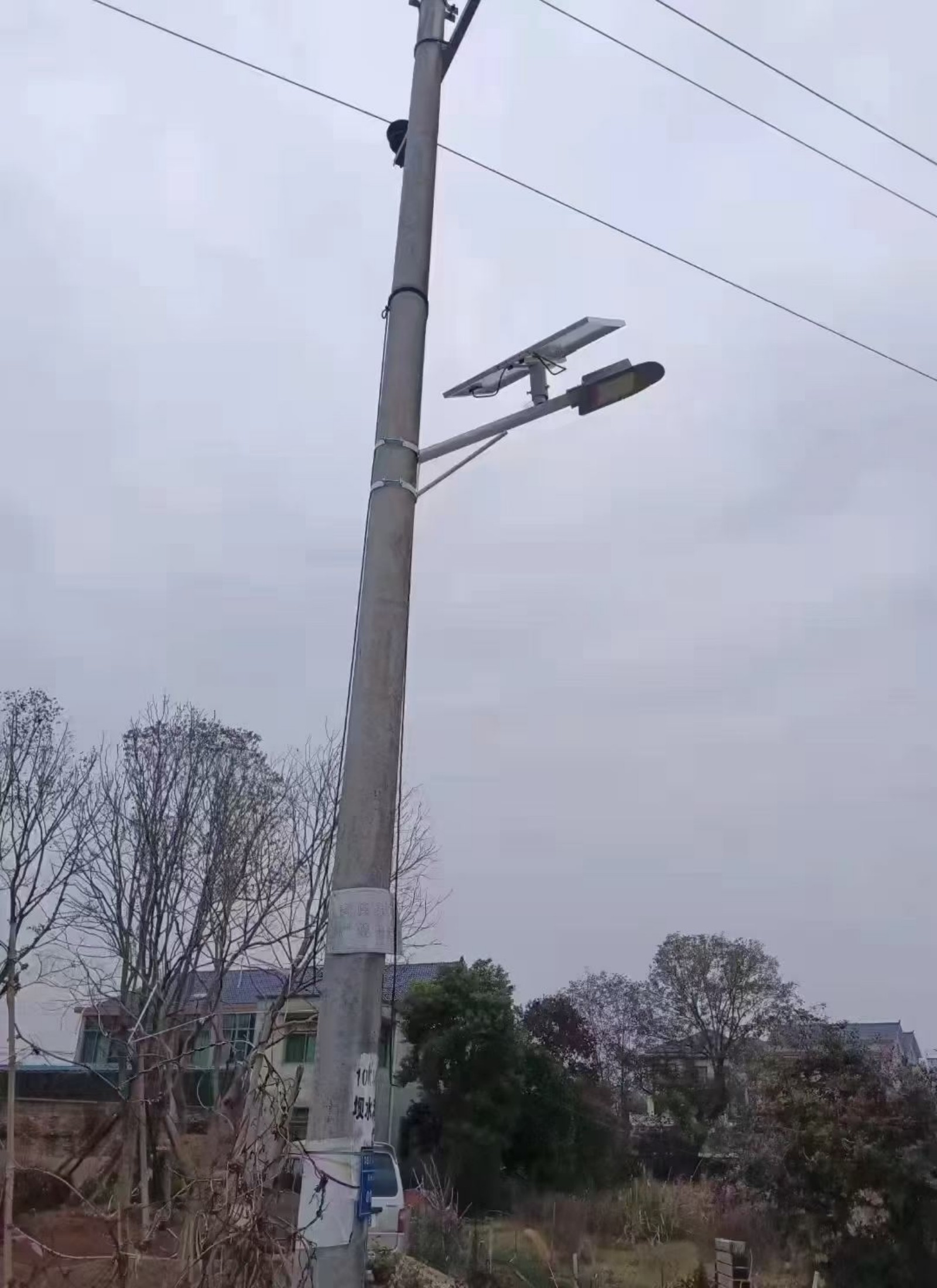 抱杆式太阳能路灯