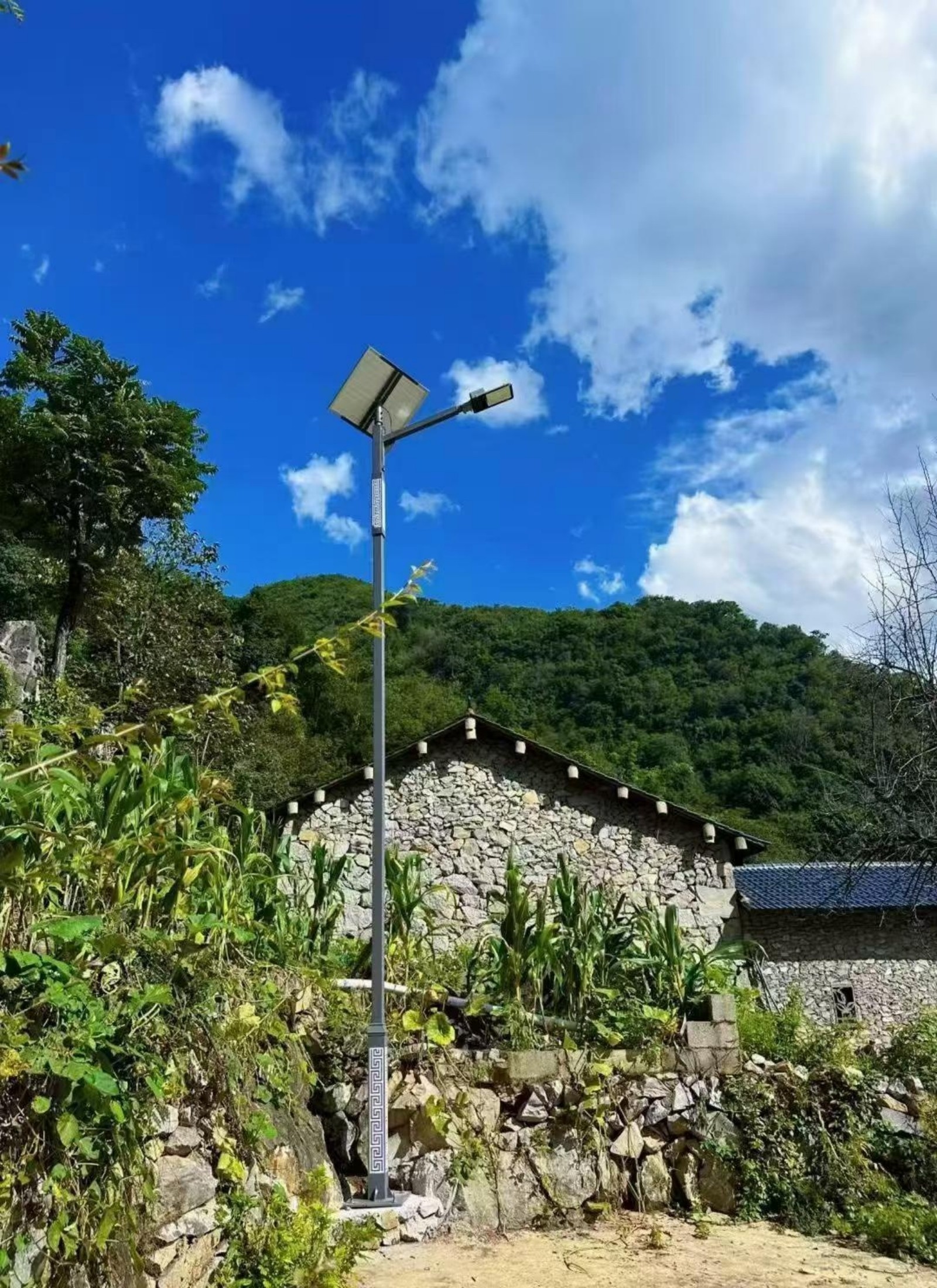 仿古太阳能路灯