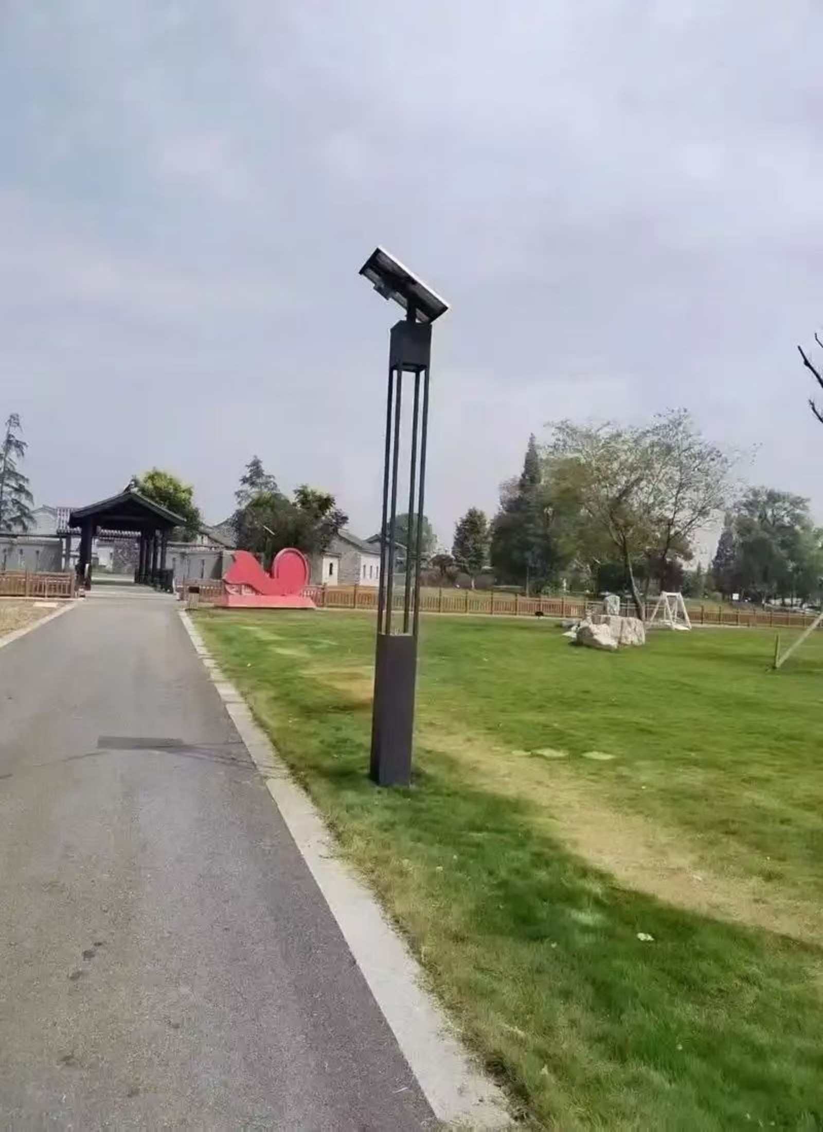 现代款庭院灯