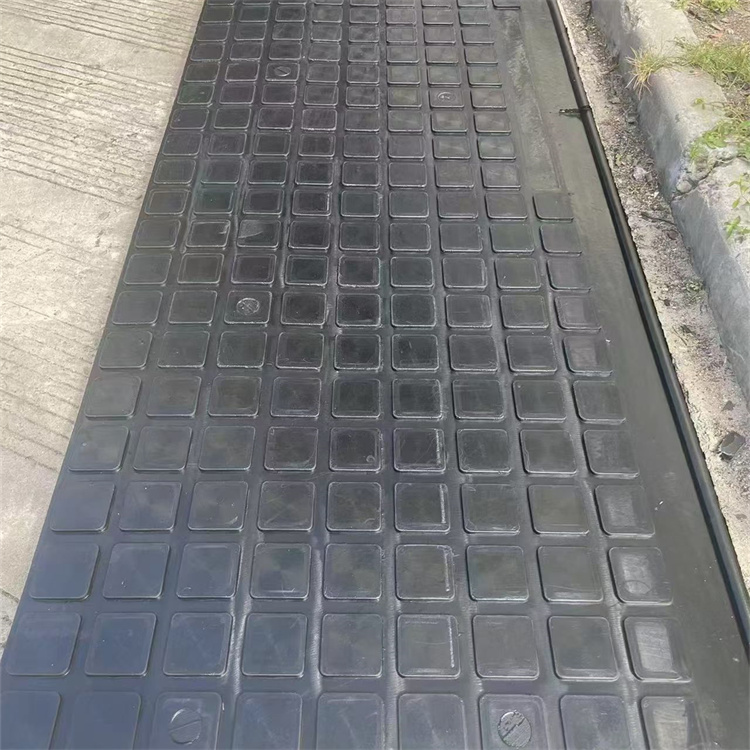 橡胶道口板