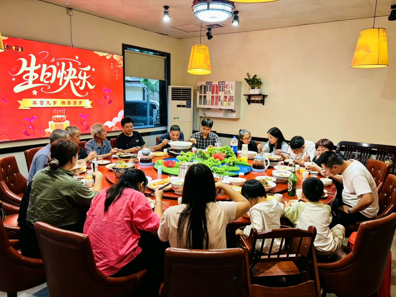 生日宴聚餐现场