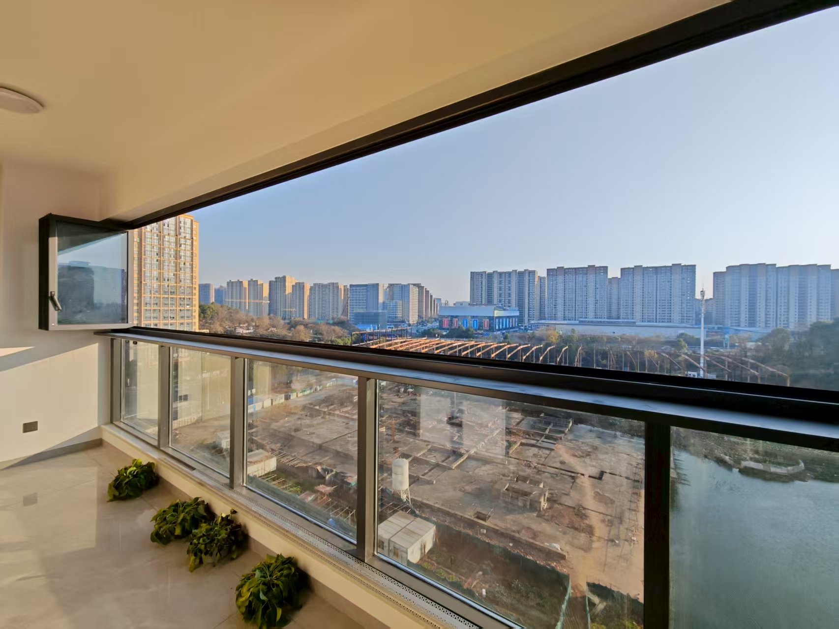 洋湖・中建钰山湖 —— 6-8 层洋房封窗