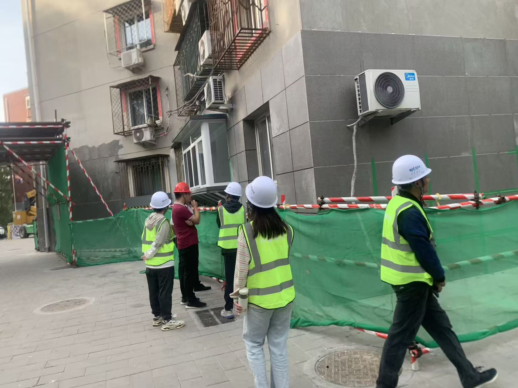 严控施工质量｜冀城建装组织班组开展外墙保温安全施工培训