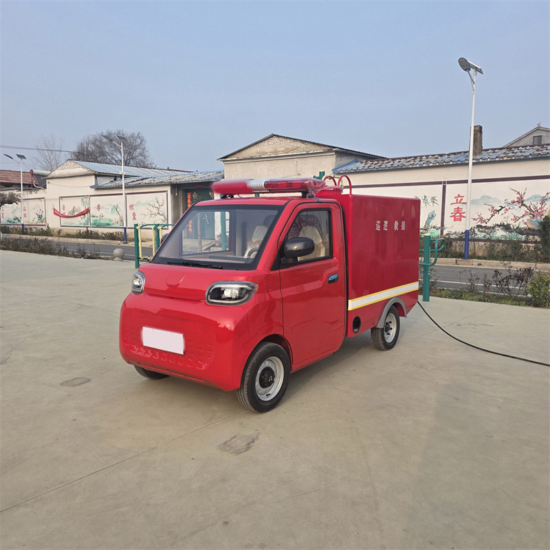 高端四轮1.5吨消防车