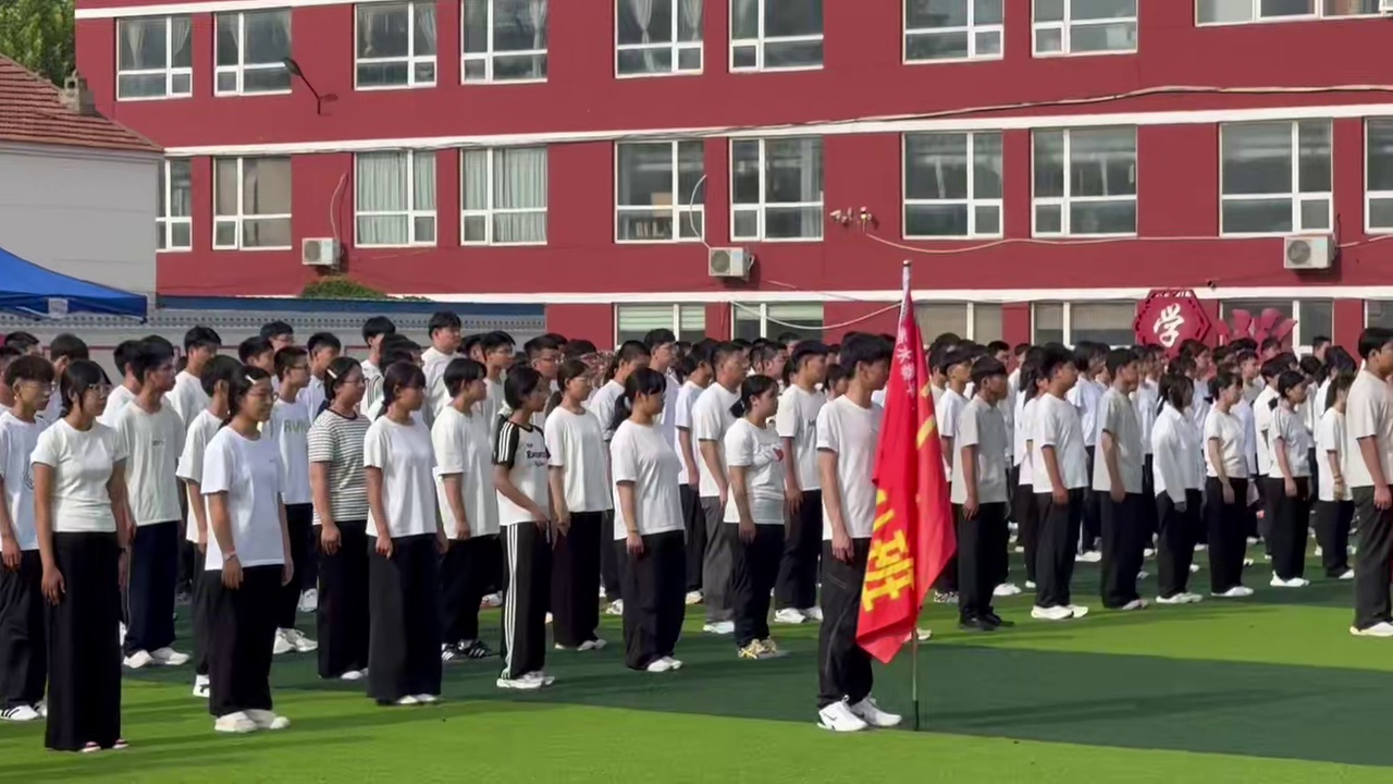 操场列队活动