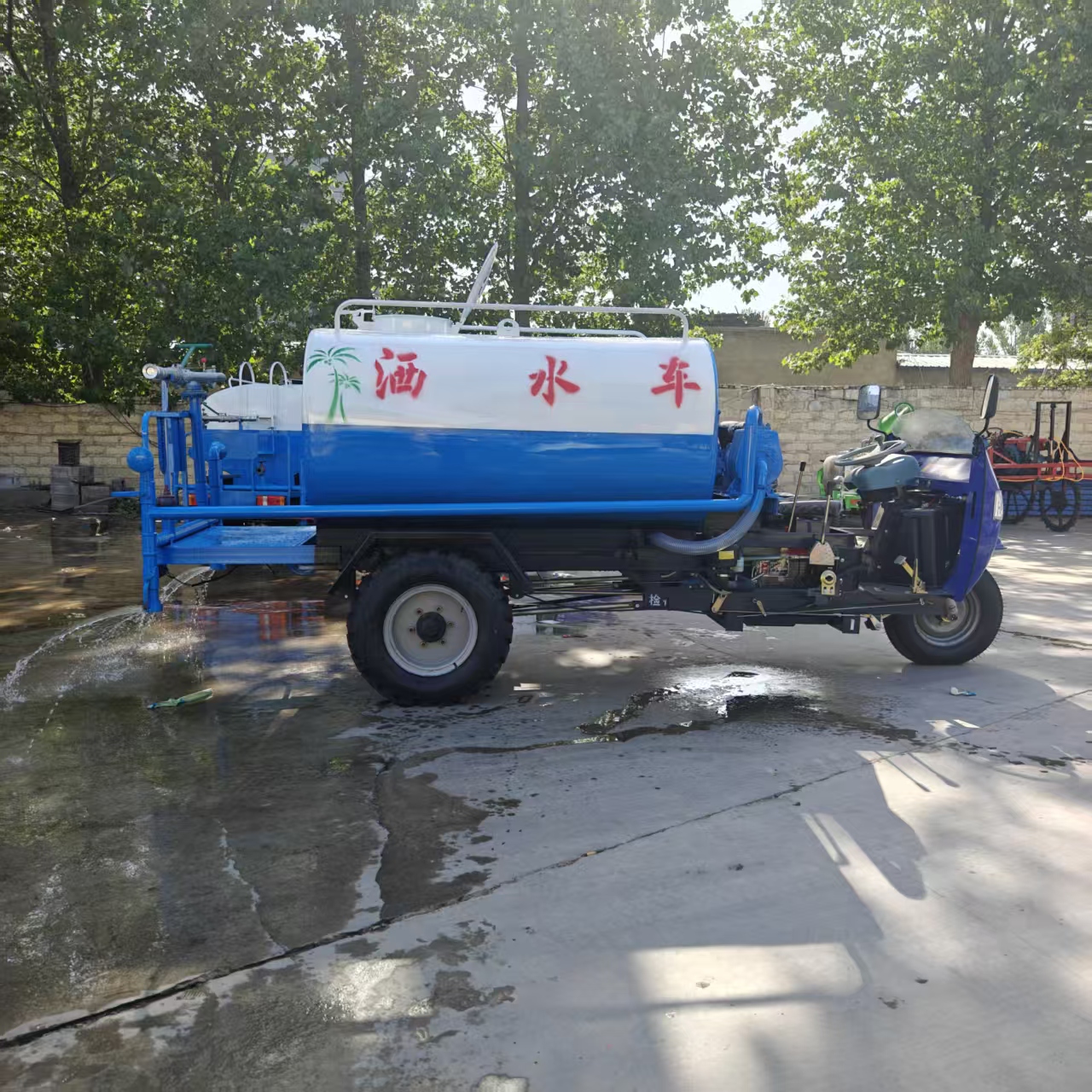 柴油三轮洒水车