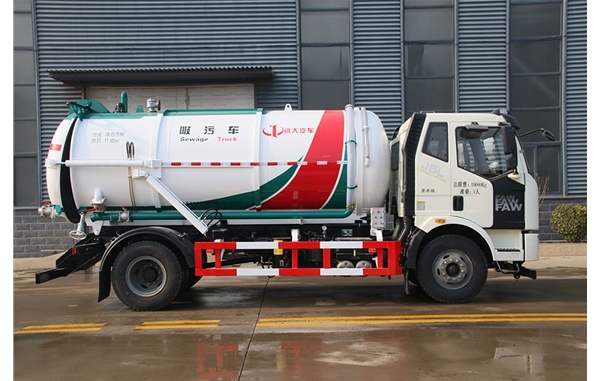 真空吸粪车