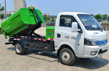 小型勾臂垃圾车