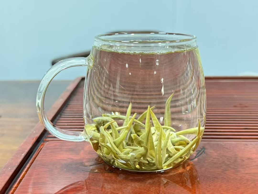 高山古树红茶芽头肥嫩显毫香